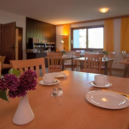Готель Seehotel Weissensee 2*