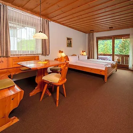 Готель Seehotel Weissensee 2*